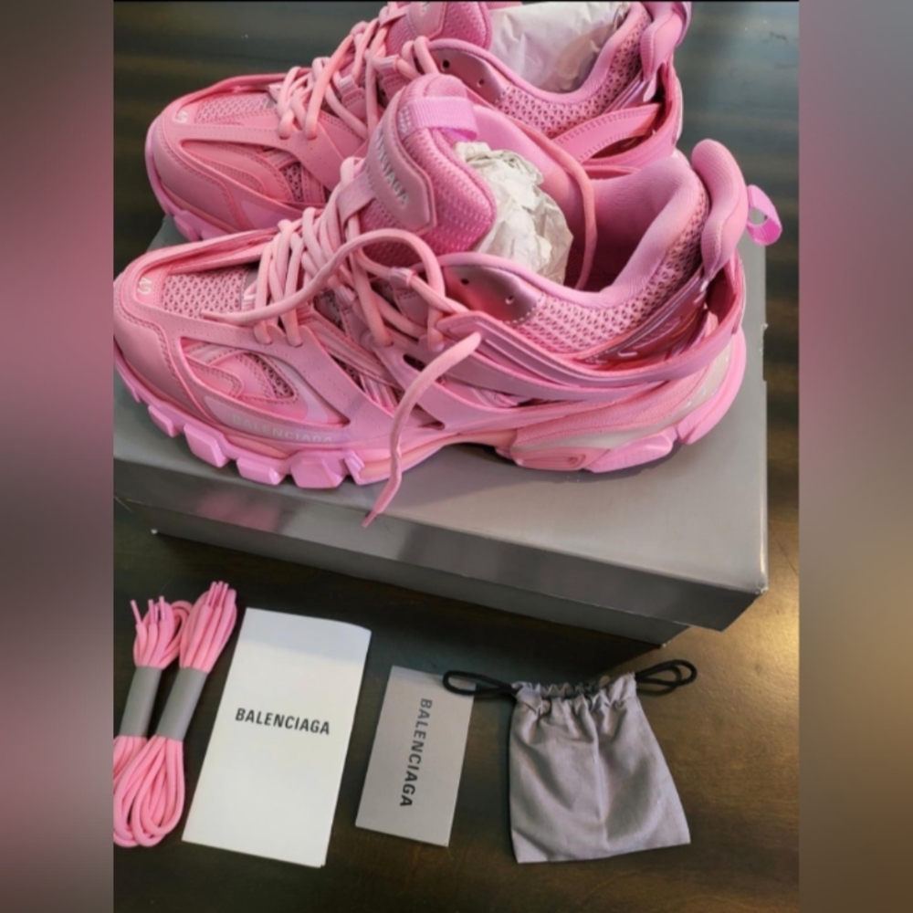 Balenciaga Track 💅🏻✨ LED Candy Pink BB Sneakers